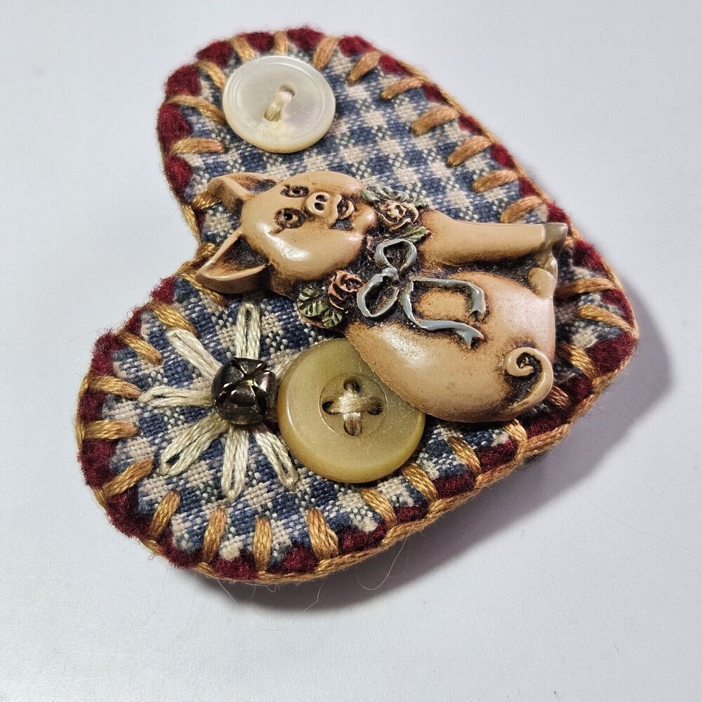 **Last Chance!!Final Sale** Vintage Handmade Quilted Heart Brooch A Pig A Button - Picture 6 of 9